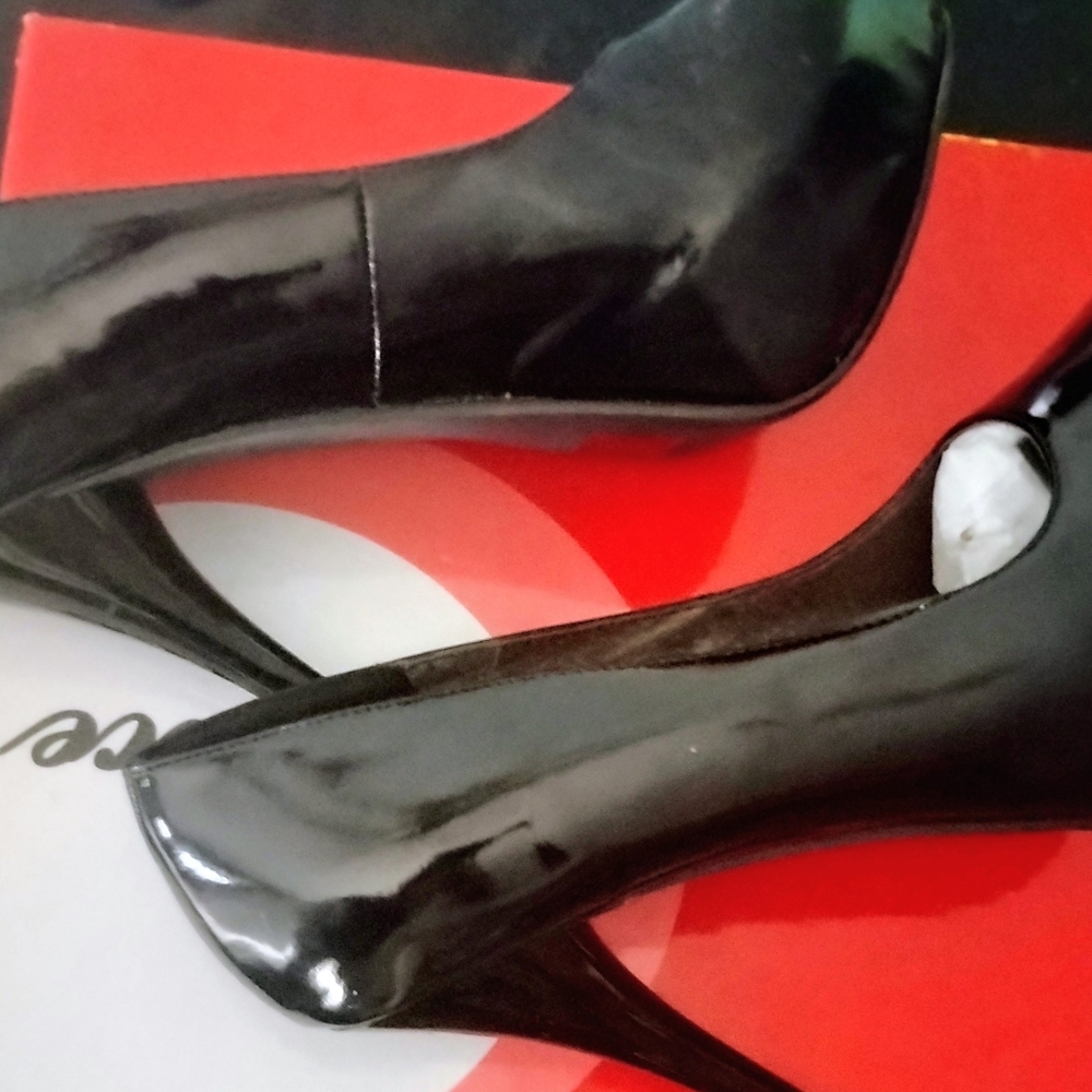 Janice Black Patent leather Heels Size 8. Sexy Heels!